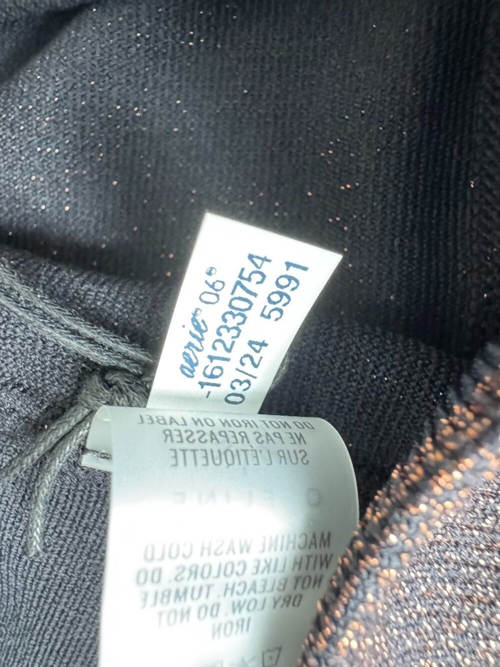 OFFLINE BY AERIE SEAMLESS LUREX BIKE SHORT GOLD XS NEW - Picture 12 of 13